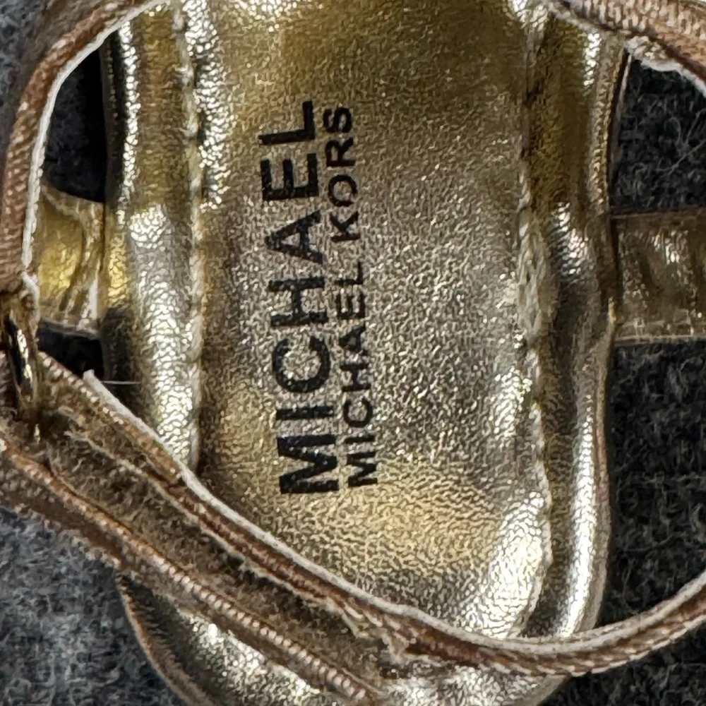 Gold Bow-Embellished Kids Sandals - Picture 5 of 7